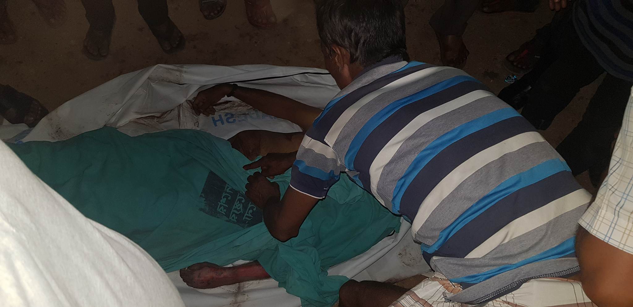 আশুলিয়ায় বাস চাপায় শ্রমিক নিহত; বাসে আগুন