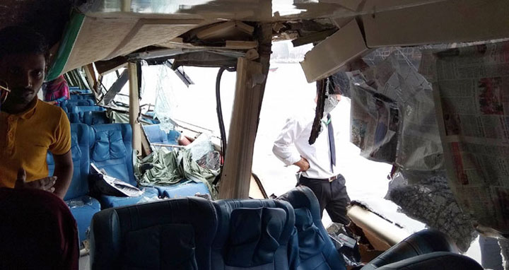 সদরঘাটে দুই লঞ্চের সংঘর্ষ : আহত ১