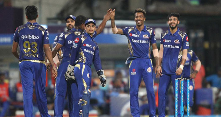 কলকাতাকে হারিয়ে চারে মুম্বাই