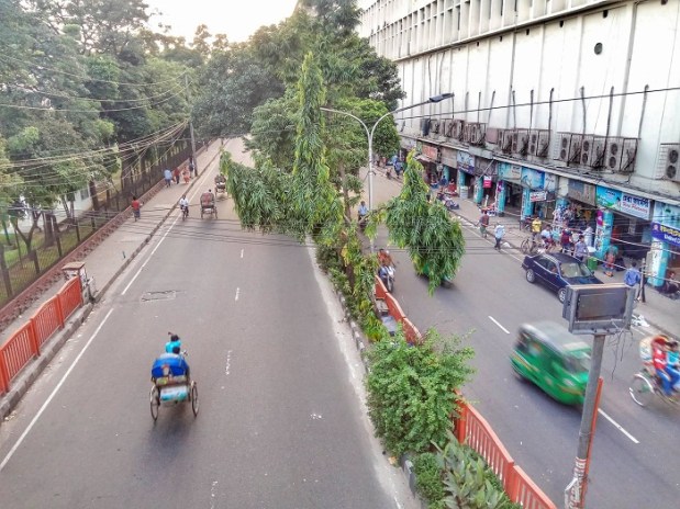 ঢাকা এখন ফাঁকা নগরী, সড়কে নেই গাড়ি