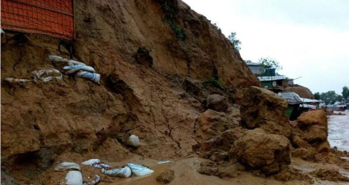 রোহিঙ্গা শিবিরে ভূমিধসের আশংকাই সত্যি হলো