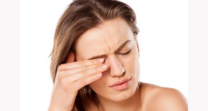 কিছু শারীরিক ব্যাধির ইঙ্গিত দেয় চোখ কাঁপা!