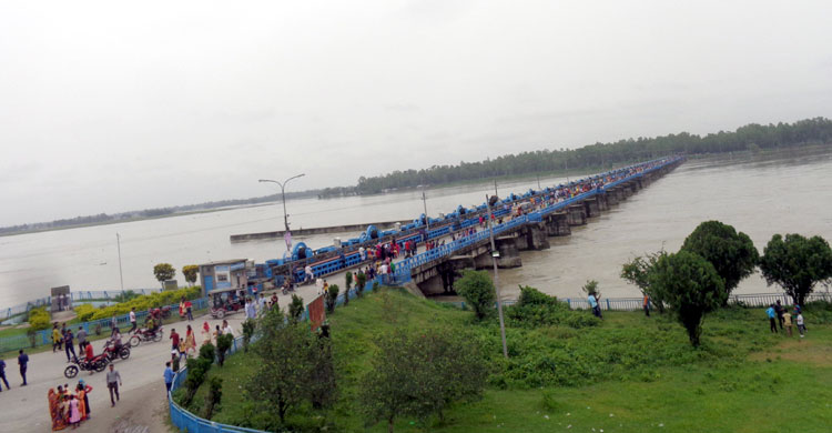 উজানের ঢলে বাড়ছে তিস্তার পানি, আতঙ্কে এলাকাবাসী