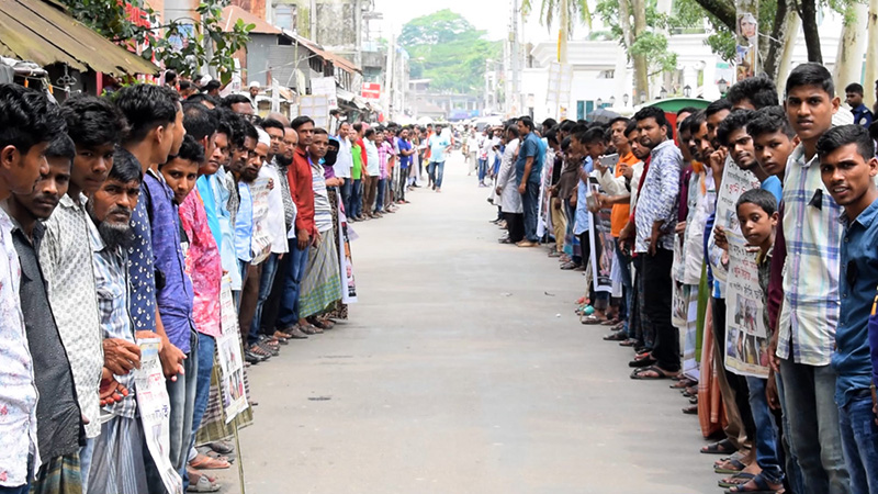 ভোলায় জোড়া খুনের আসামিদের গ্রেফতার দাবিতে বিক্ষোভ