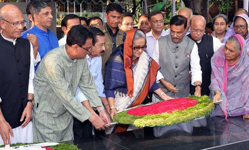 ৬ দফা দিবস : বঙ্গবন্ধুর প্রতিকৃতিতে প্রধানমন্ত্রীর শ্রদ্ধা