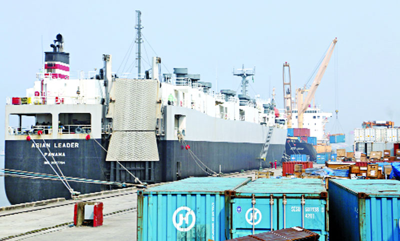 সাগর উত্তল, মংলায় টানা বৃষ্টিতে বন্দরের জাহাজের খালাস-বোঝাই কাজ ব্যহত