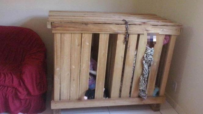 সন্তানদের বাক্সবন্দী করে কাজে যেতেন নিষ্ঠুর বাবা-মা!