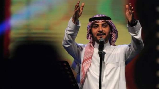 মঞ্চে উঠে গায়ককে জড়িয়ে ধরায় সৌদি নারী আটক