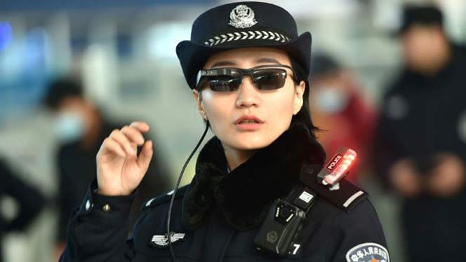 অপরাধী চেনার জাদুকরি চশমা!