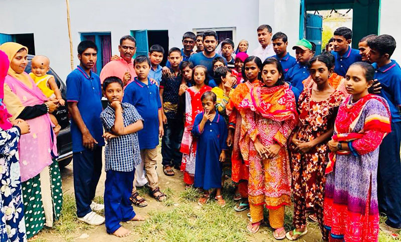 প্রতিবন্ধী শিশুদের সঙ্গে ইমরুল কায়েসের ঈদ
