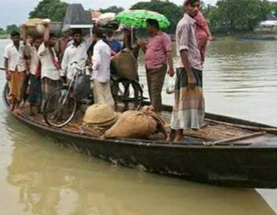 “নৌকা যেখানে যোগাযোগের অন্যতম মাধ্যম হয়ে দাঁড়িয়েছে”