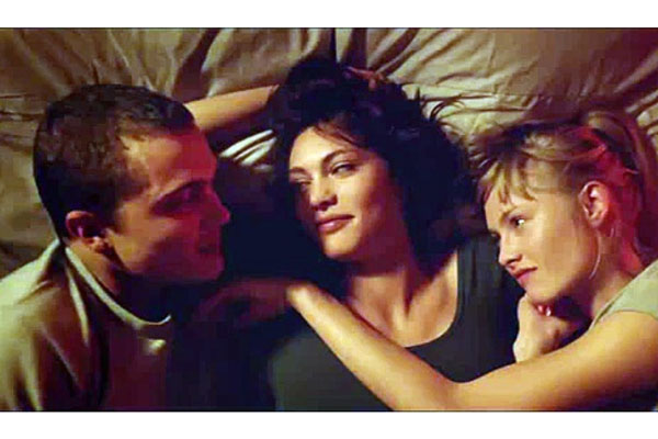 যে ৫ সিনেমায় বাস্তবে দৈহিক সম্পর্কে জড়িয়েছেন শিল্পীরা!