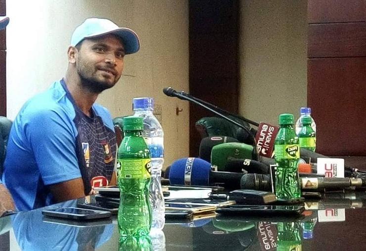 ব্যক্তিগত লক্ষ্য নেই, দল নিয়েই ভাবছেন মাশরাফি