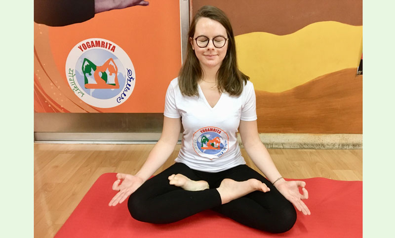 অনিদ্রা থেকে মুক্তি পেতে কিছু কার্যকর যোগাসন ও প্রাণায়াম