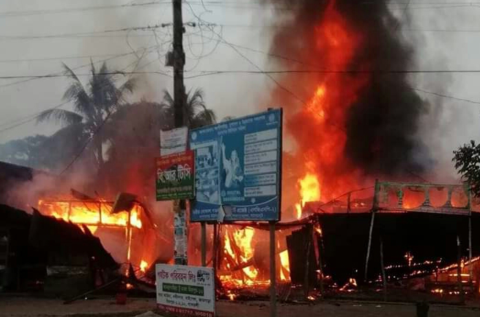শরণখোলায় অগ্নিকান্ডে ৮টি দোকান পুড়ে ছাই, অর্ধকোটি টাকার ক্ষয়ক্ষতি