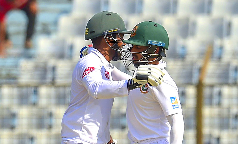 তাইজুল-নাঈমের ব্যাটে দিনশেষে ভালো অবস্থানে বাংলাদেশ