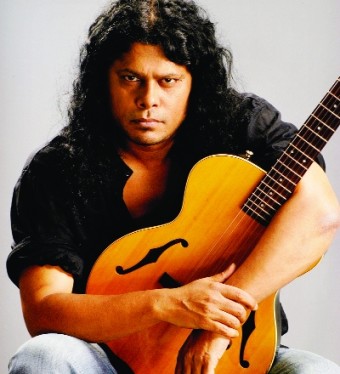 যে কারণে দেশে ফিরছেন না জেমস