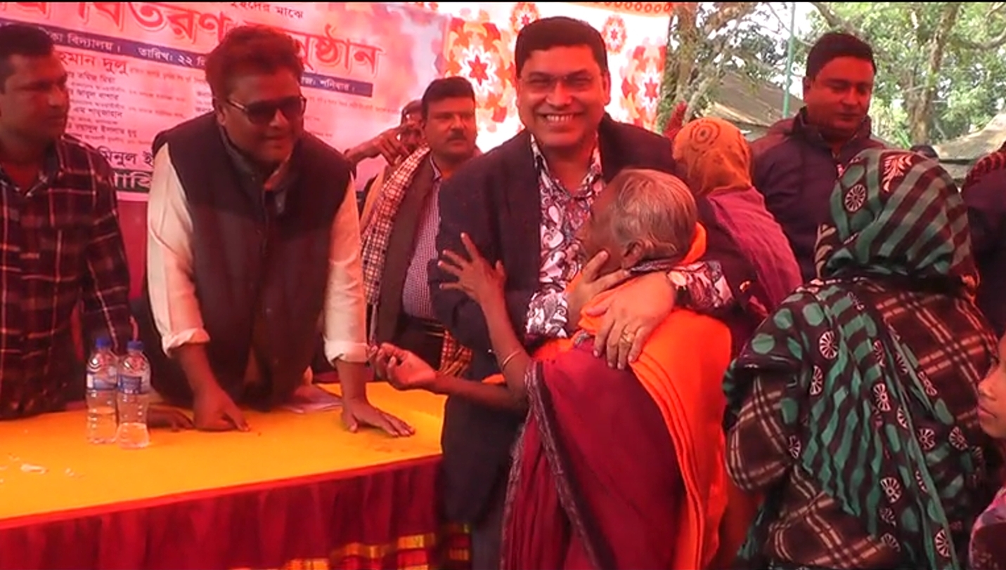 গাইবান্ধায় শীতার্থ মানুষের মাঝে কম্বল বিতরন