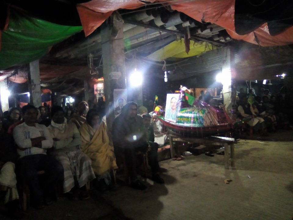 উন্নয়নের ধারা অব্যহত রাখতে দলমত নির্বিশেষে ব্যাবসায়ীদের কাছে নৌকায় ভোট চাইলেন আওয়ামীলীগ নেতারা