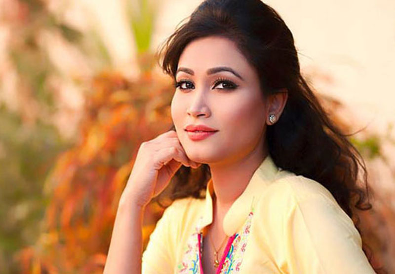 লাক্স তারকা চৈতির ডিভোর্স