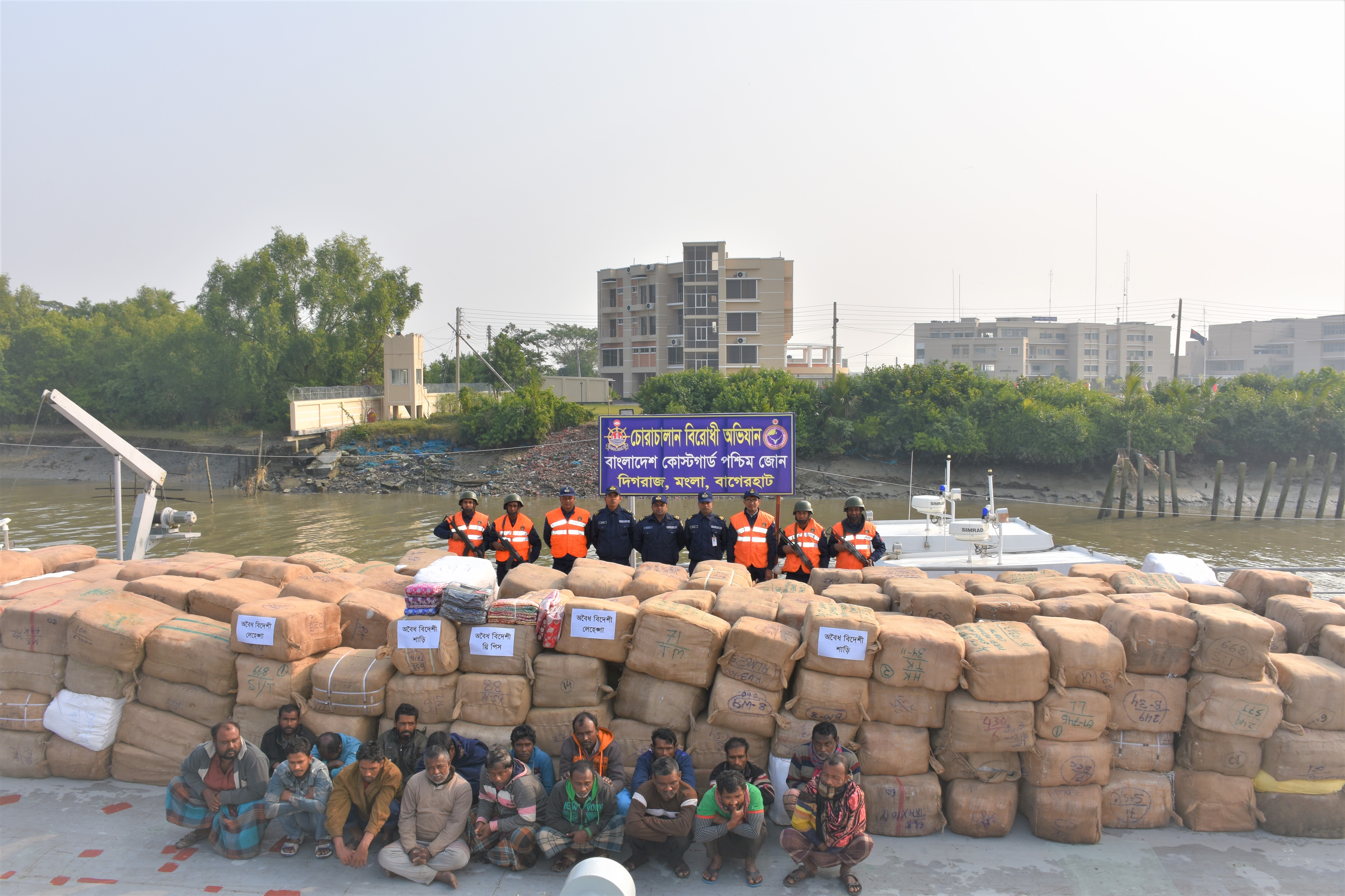 সমুদ্রপথে কোষ্টগার্ডের অভিযান, ৩০ কোটি টাকার ভারতীয় অবৈধ পন্য আটক
