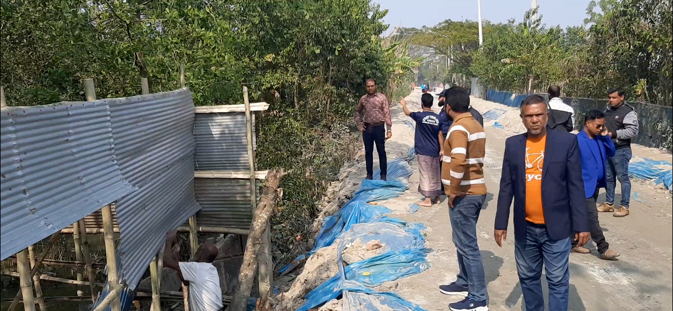 মোংলা পৌর শহরে খাল দখলমুক্ত করলো উপজেলা প্রশাসন