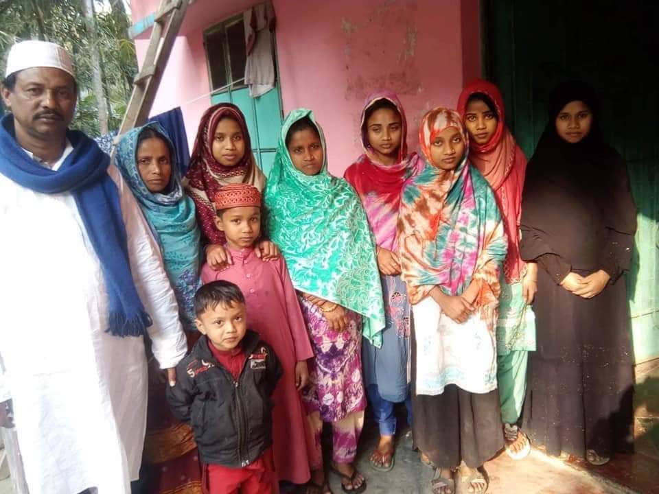 আজহারীর মাহফিলে ১১ জন মুসলমান হওয়া নিয়ে মিশ্র প্রতিক্রিয়া