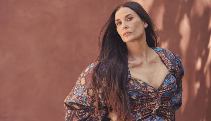 ডেমি মুরকে ৫০০ ডলারে পতিতালয়ে বিক্রি করে দেন নিজের মা