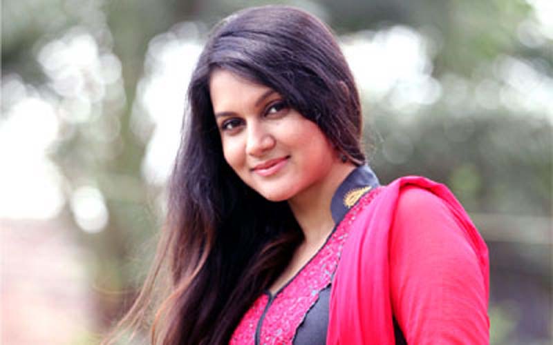 কোনো হিন্দু বা ভারতীয়কে বিয়ে করিনি : মিথিলা