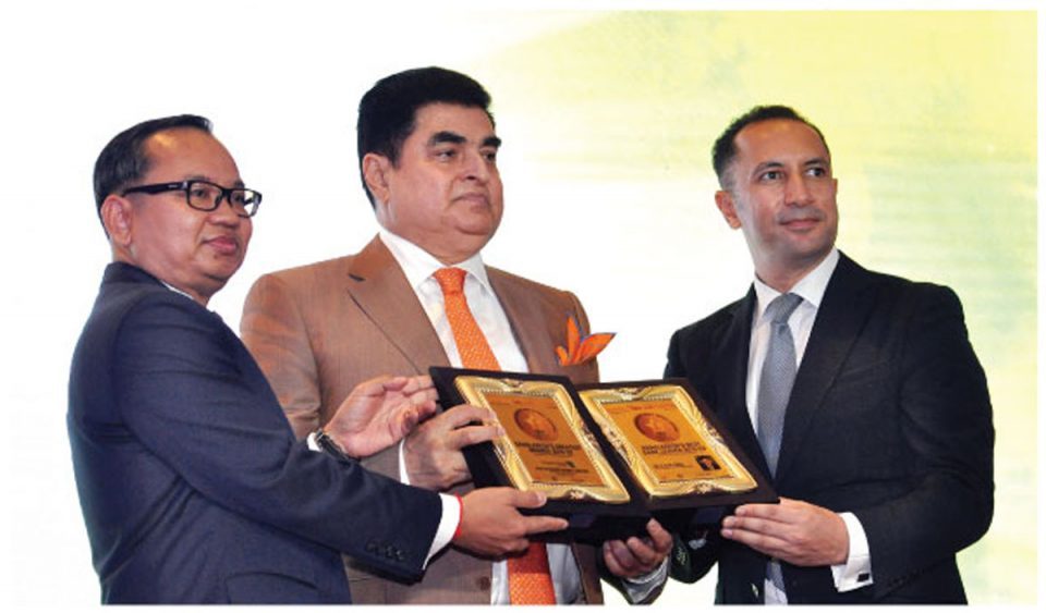 ‘বেস্ট ব্যাংক লিডার’ অ্যাওয়ার্ডে ভূষিত ডা. ইকবাল