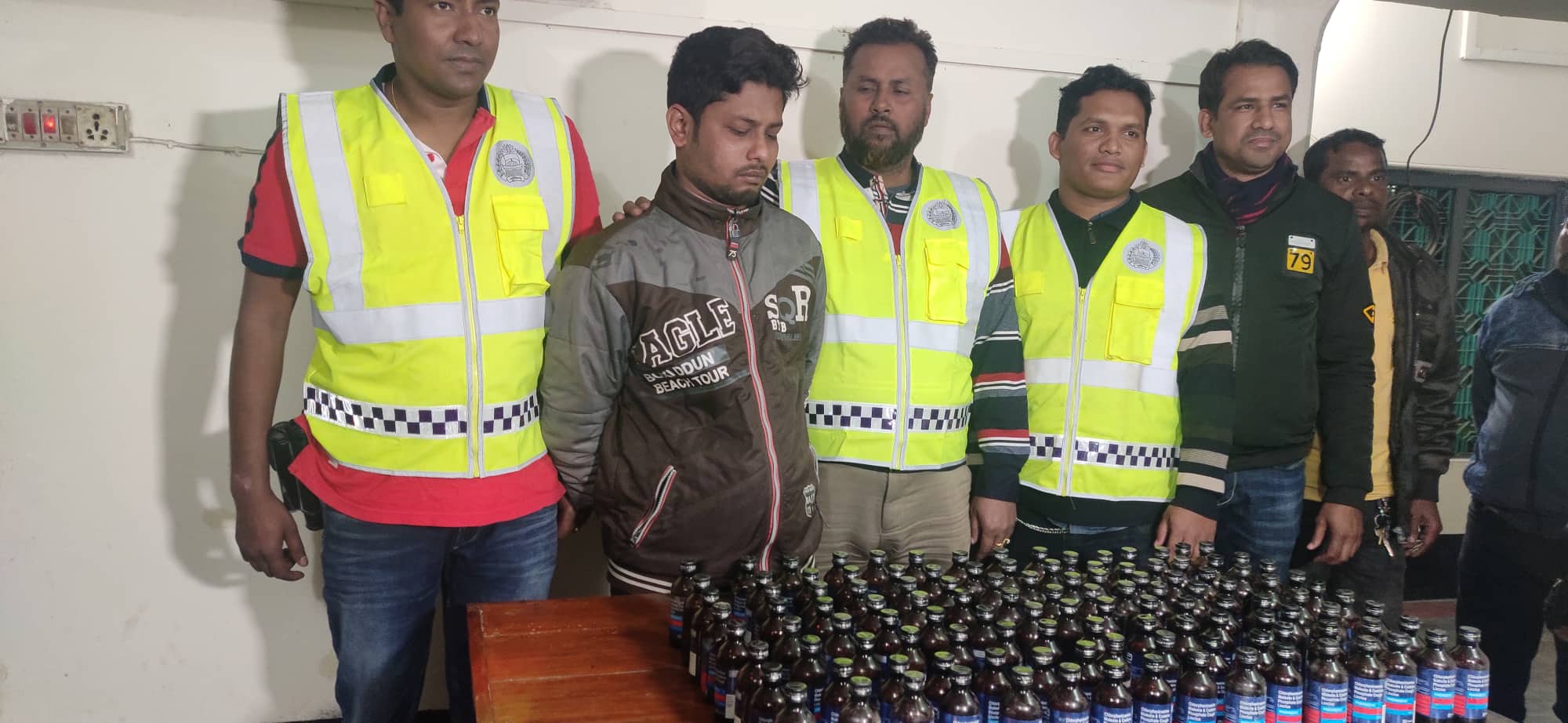 বেনাপোলে ফেনসিডিল সহ যুবক আটক