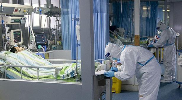 করোনা মোকাবেলায় জীবন বাজি রেখে লড়ছেন যারা