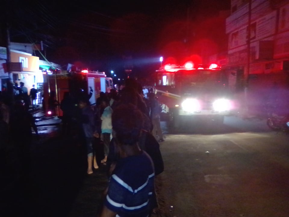 ঠাকুরগাঁওয়ের নিউমার্কেটে ইলেকট্রিক শর্ট সার্কিটে আগুন !