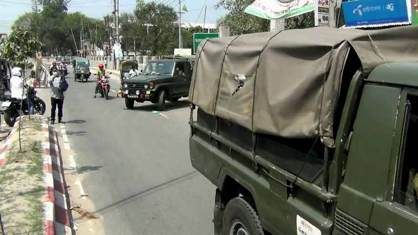 ঠাকুরগাঁওয়ে সেনাবাহিনীর টহল শুরু; অযথা ঘোরাফেরা করলেই ব্যবস্থা !