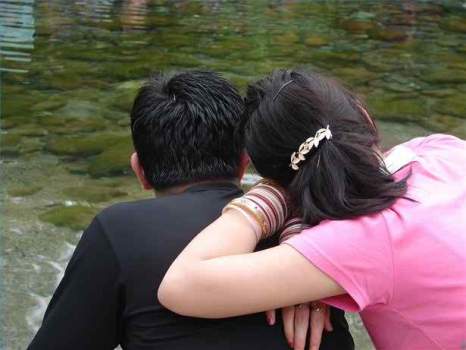 চার কারণে অবিবাহিত নারীদের আকর্ষণ বিবাহিত পুরুষ