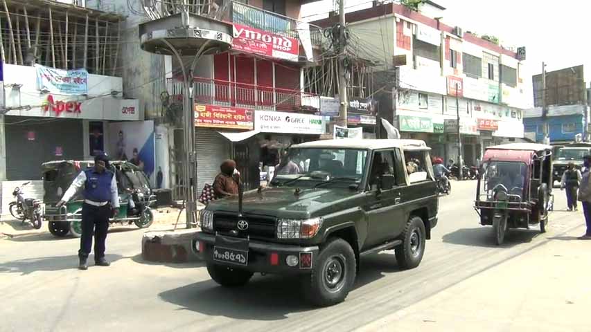 একসাথে দুজন চলাফেরা নিষিদ্ধ