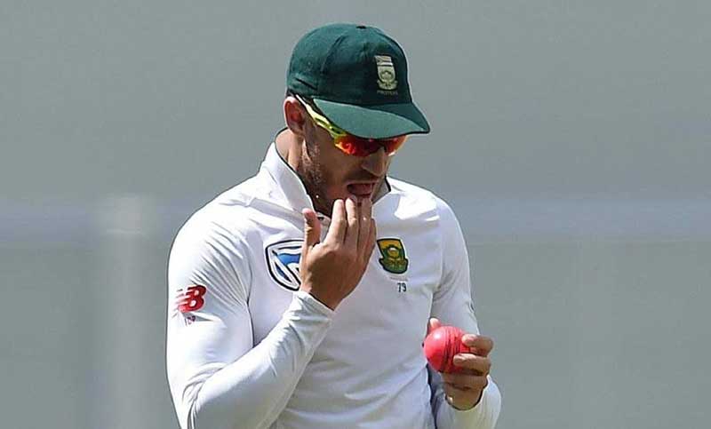 করোনাভাইরাস: ক্রিকেট বলে থুতু লাগানো নিষেধ