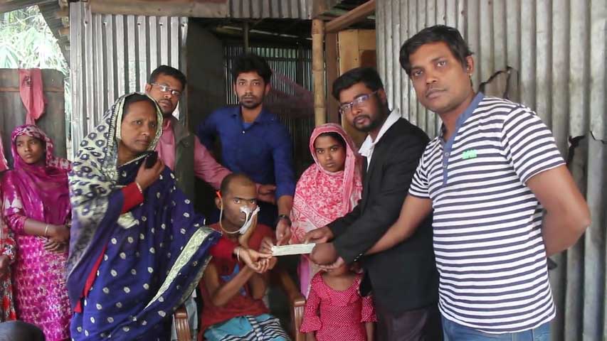 ঠাকুরগাঁওয়ে গাল ফুটো ইউনুসের পাশে দাড়াল মানবতার কল্যাণ ফাউন্ডেশন