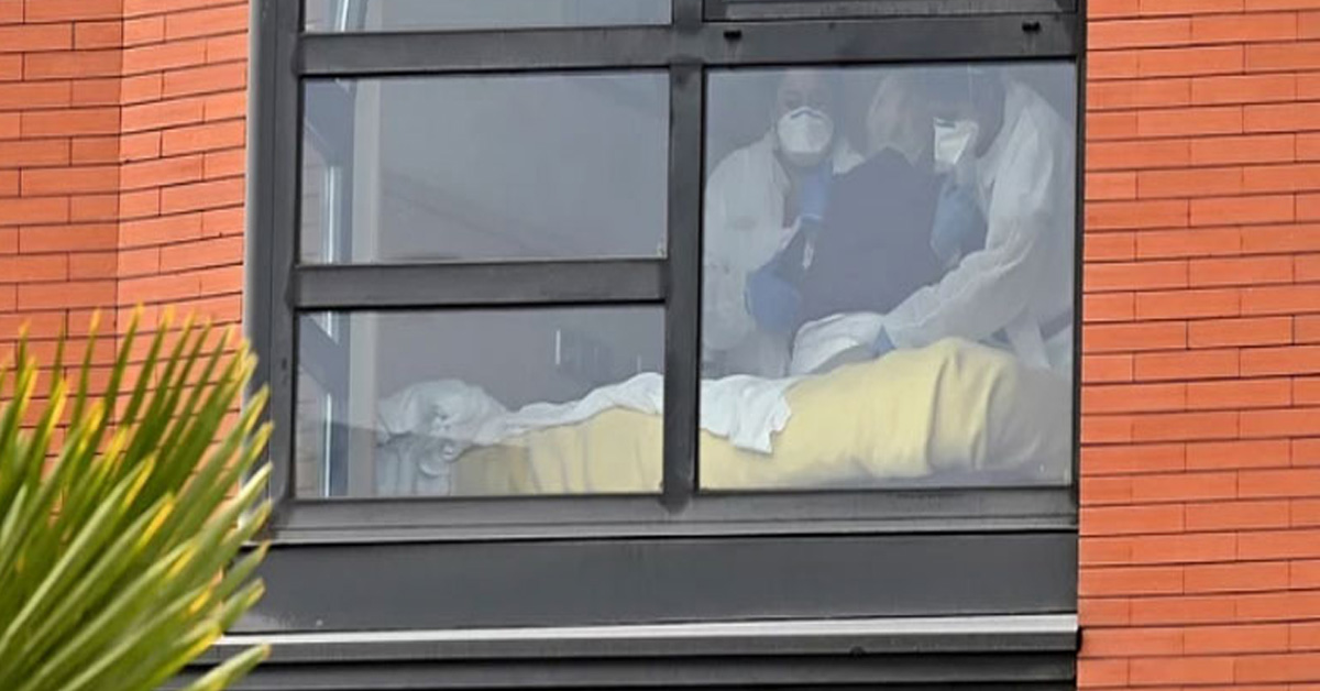 ঘরে ঘরে বৃদ্ধদের লাশ পাচ্ছে স্পেনের সেনারা