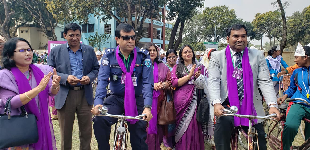 ঠাকুরগাঁওয়ে নারী দিবস উপলক্ষে বালিকা সাইকেল শোভাযাত্রা