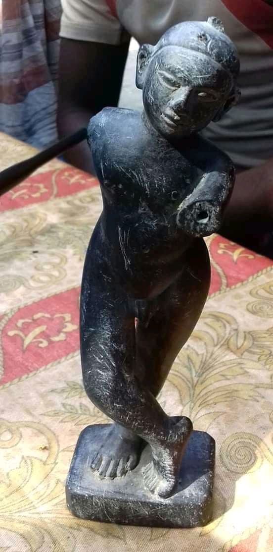 ঠাকুরগাঁওয়ে ৮’শ গ্রাম ওজনের কষ্টিপাথরের মুর্তি উদ্ধার !