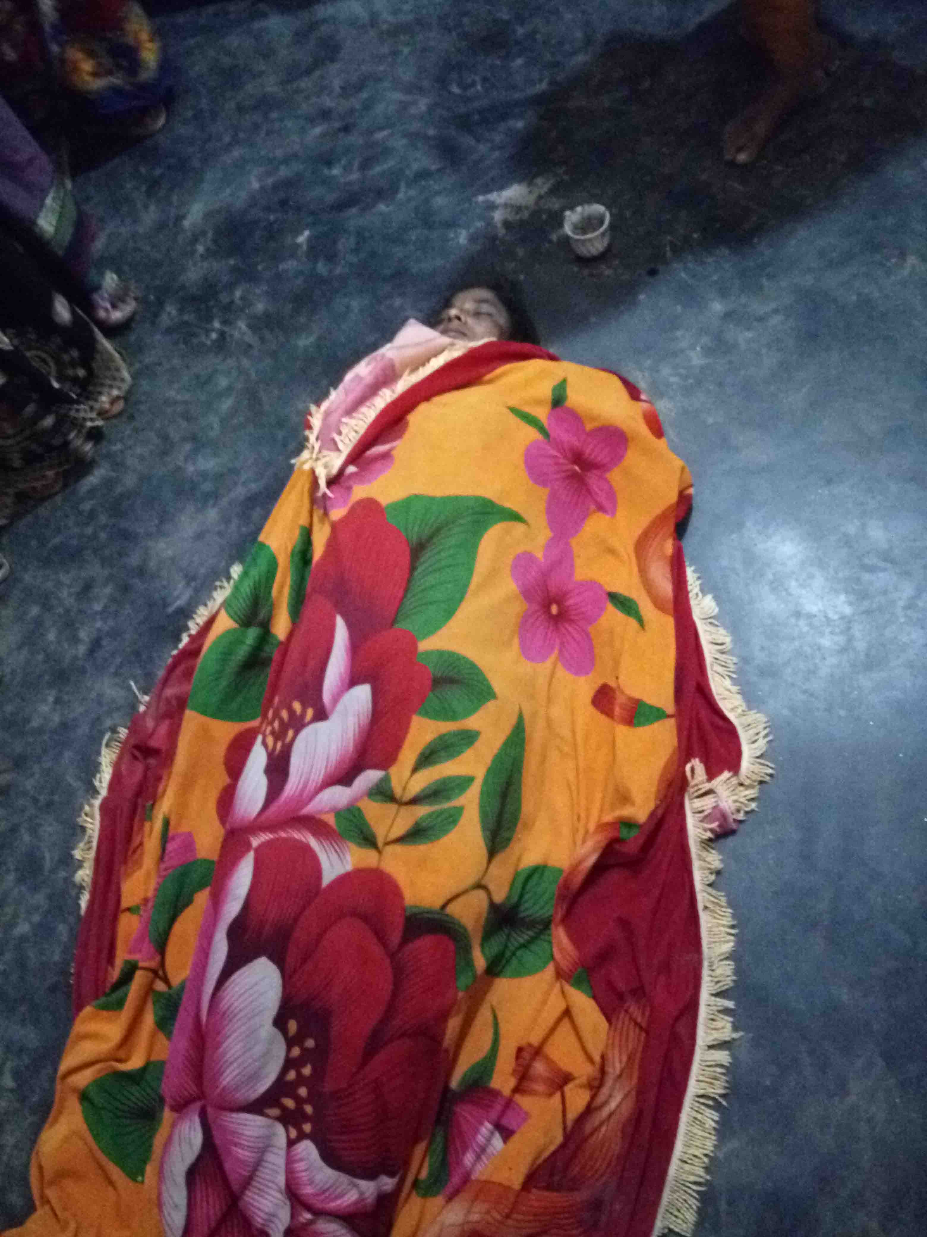 ডিমলায় এক নারী গলায় ফাঁস দিয়ে আত্মহত্যা