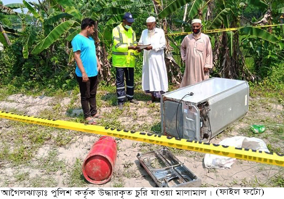 আগৈলঝাড়ায় উদ্ধারকৃত অজ্ঞাত নারীর লাশ দাফন সম্পন্ন