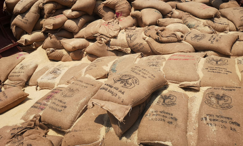 বাউফলে সরকারি ৪২ মেট্রিকটন চালসহ আটক ২