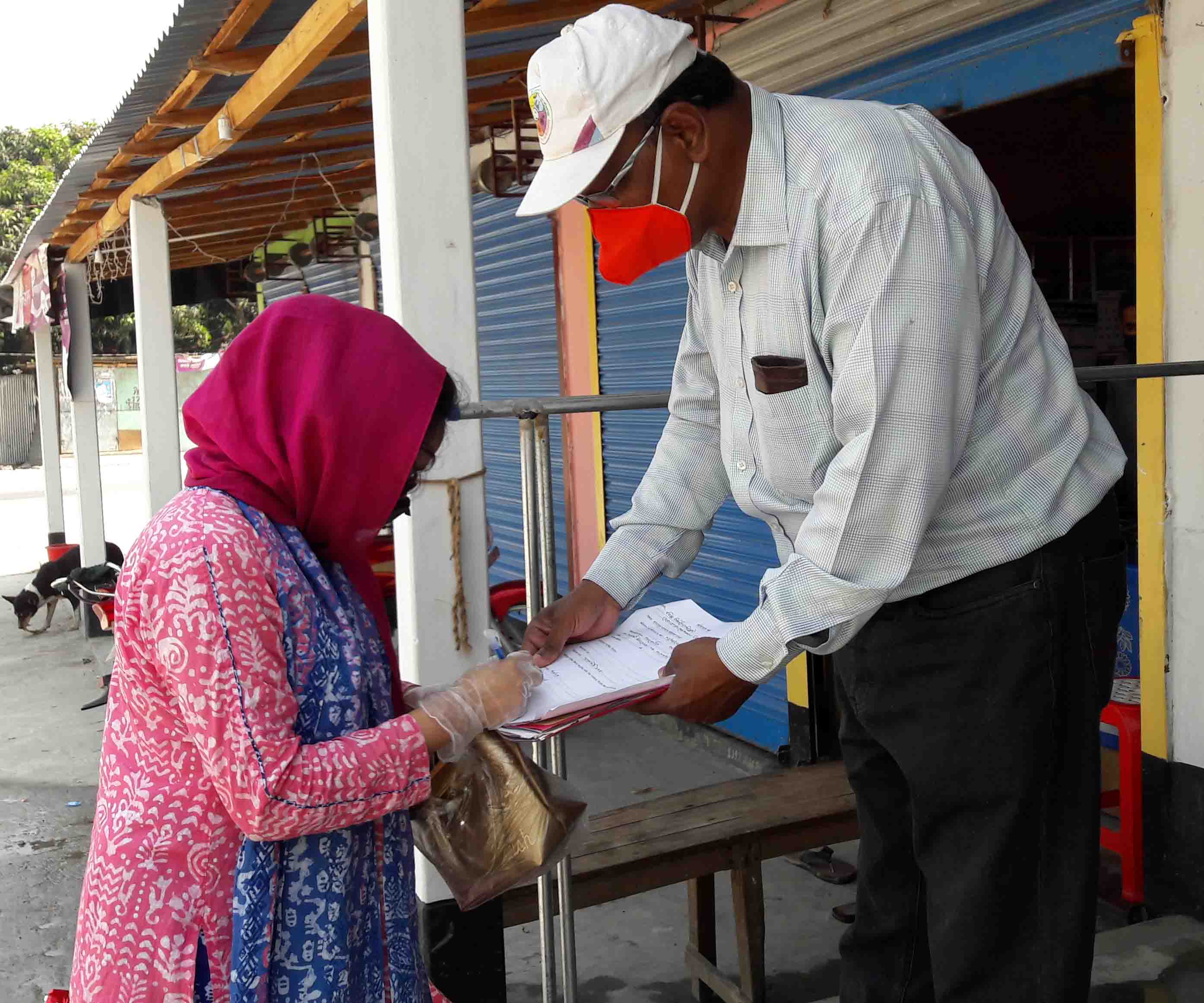 নীলফামারী পলাশবাড়ী সহ বিভিন্ন বাজারে ভ্রাম্যমান আদালতের অভিযানে ২ প্রতিষ্ঠানকে জরিমানা