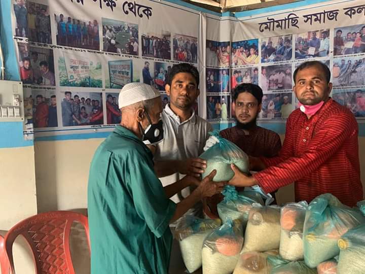 বুল্লা মৌমাছি সমাজ কল্যাণ সংঘের ত্রাণ বিতরণ