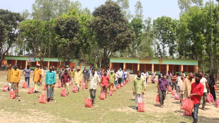 ঠাকুরগাঁওয়ের শুখানপুকুরীতে আ’লীগ-স্বেচ্ছাসেবকলীগের উদ্যোগে খাদ্যসামগ্রী বিতরণ
