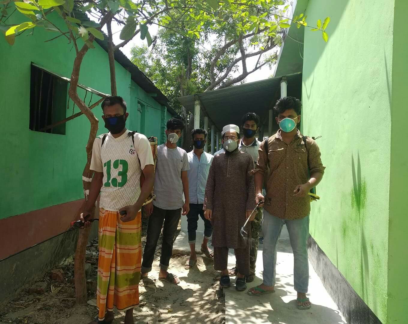 জাগ্রত মানব সংঘের কেন্দ্রিয় কমিটির অর্থ-সম্পাদকের উদ্দ্যোগে জীবাণু নাশক স্প্রে কর্মসূচি