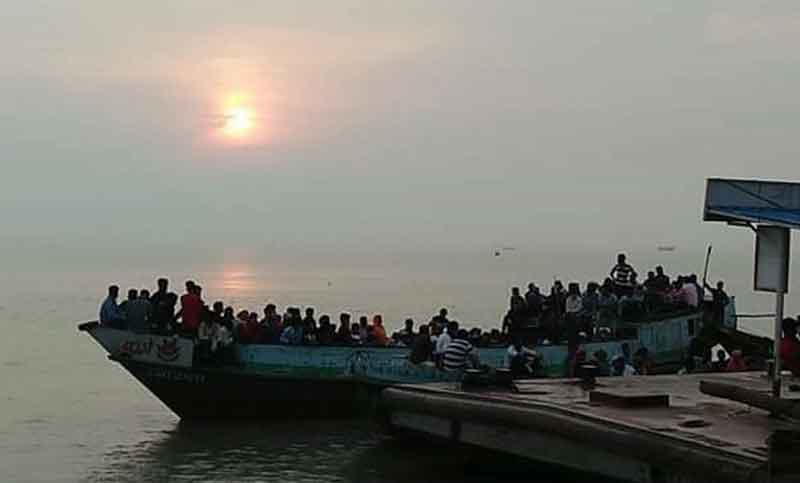 ভোলায় পাঁচ শতাধিক যাত্রীসহ তিন ট্রলার জব্দ