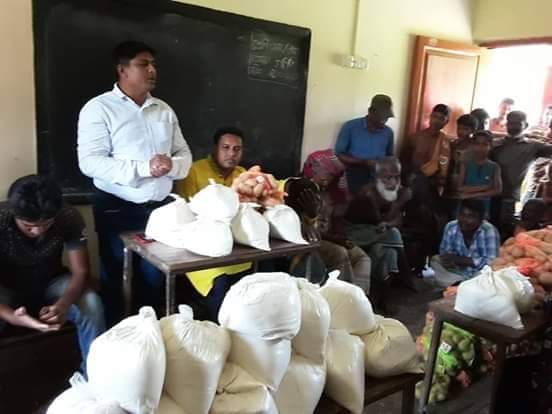 নান্দাইলে করোনা পরিস্থিতিতে কর্মহীন মানুষের মাঝে যুবলীগ নেতার ত্রাণ বিতরন